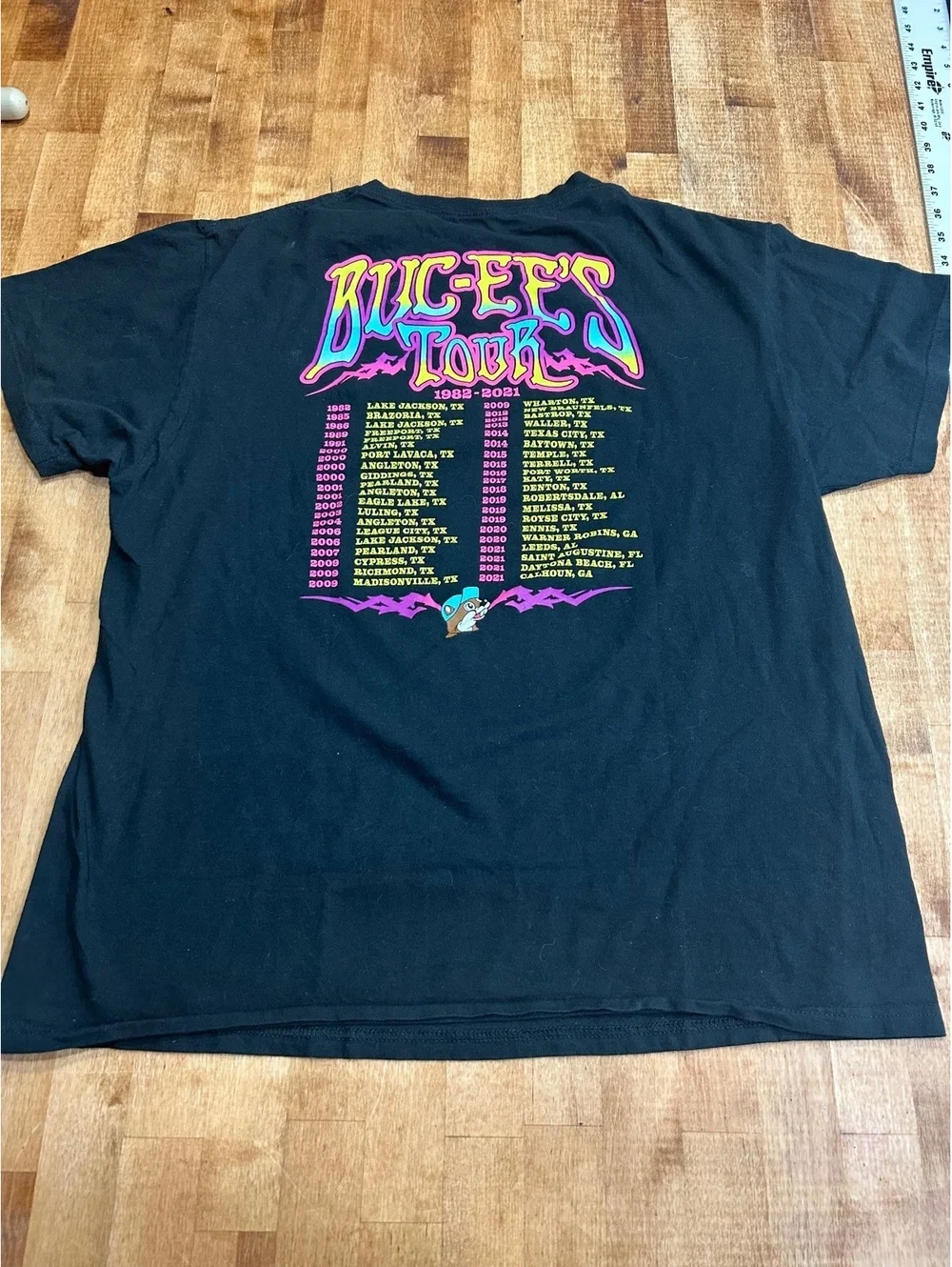 Buc-ee's Tour 1982-2002 Black Graphic T-Shirt Large